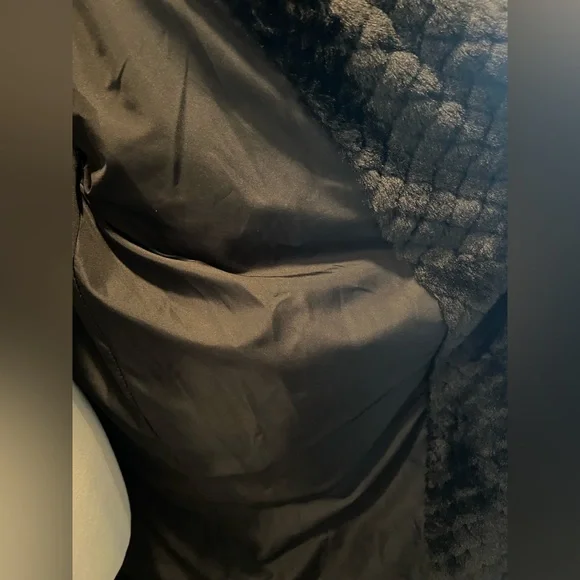 Faux fur coat - Picture 8 of 8